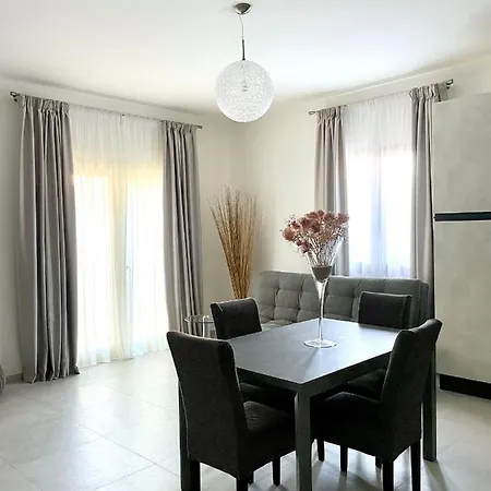 L'isola Felice Apartment *